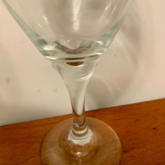 2 Gold Rim Water Goblets/Wine Glasses Etched with Holly and flowers 7 3/8” - Picture 4 of 8